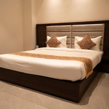 Hotel Smily Ludhiana Eksteriør billede