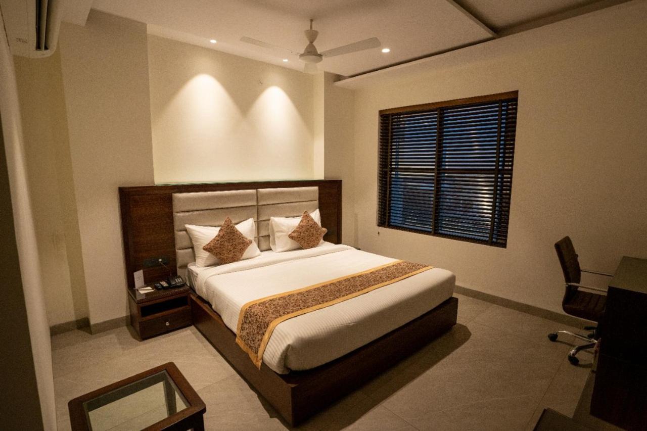 Hotel Smily Ludhiana Eksteriør billede