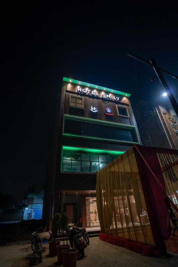 Hotel Smily Ludhiana Eksteriør billede