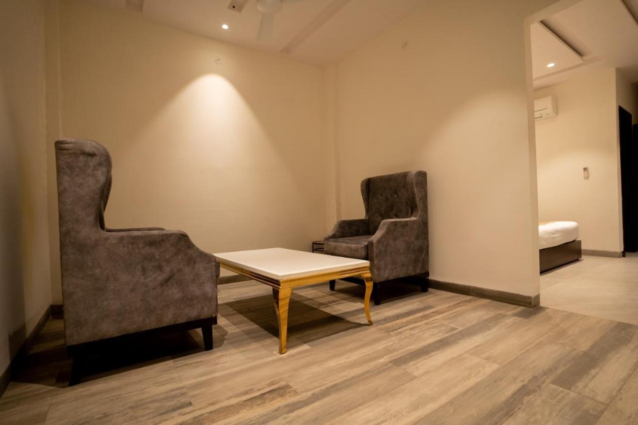 Hotel Smily Ludhiana Eksteriør billede