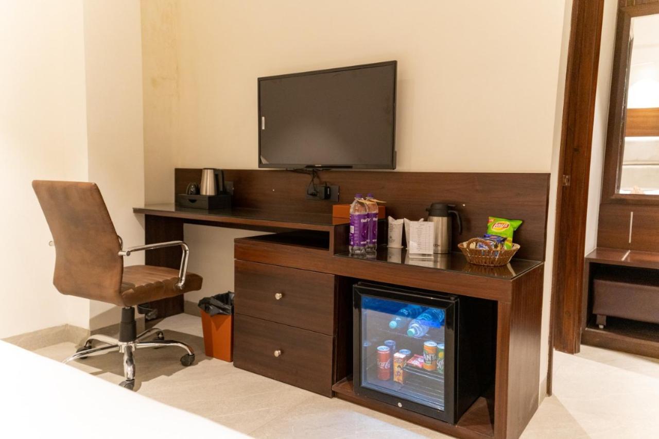Hotel Smily Ludhiana Eksteriør billede