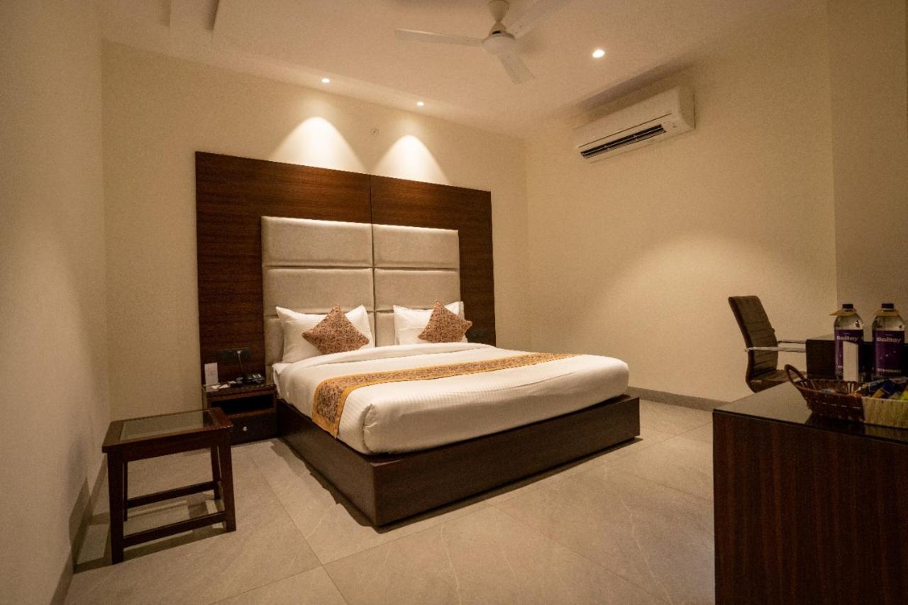 Hotel Smily Ludhiana Eksteriør billede